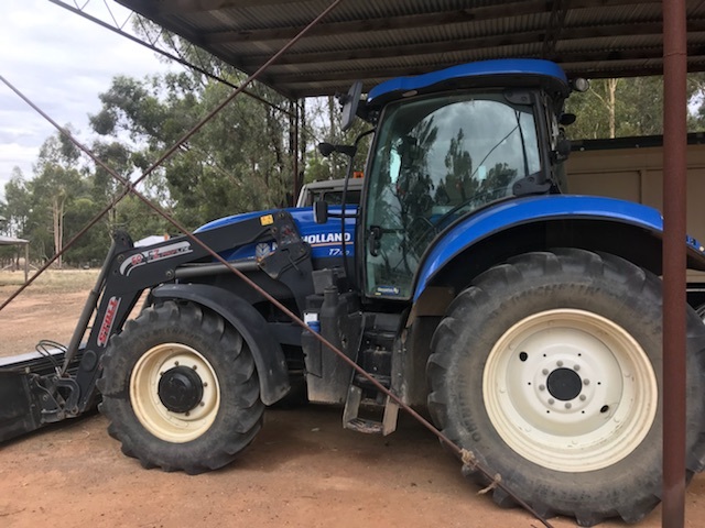 2014 New Holland T7 - 170 Tractor / Front End Loader For Sale