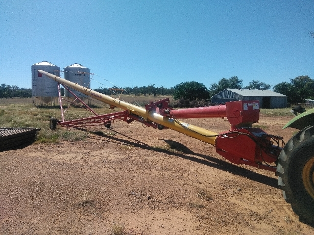Westfield 13x74 Swing away Auger.