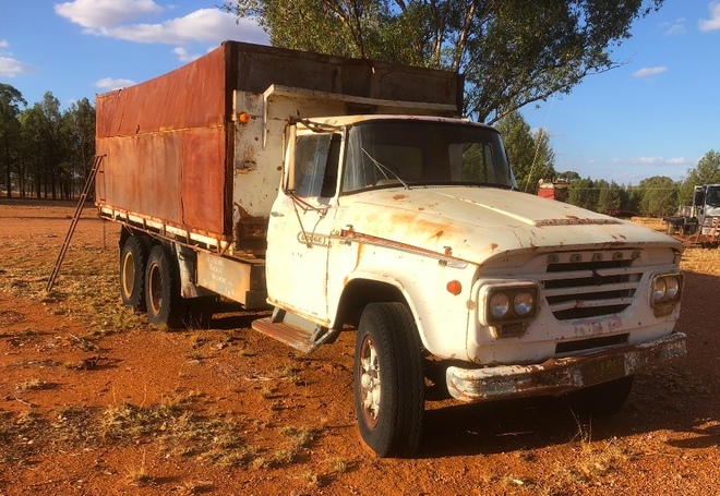 Dodge 660 Tipper