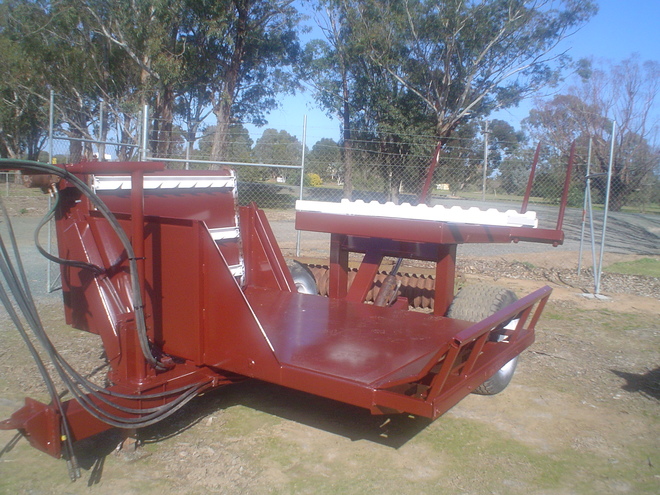 Big Foot Hay Feed out Machine 