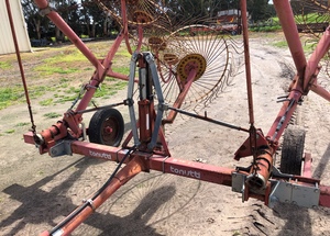 Tonutti 12 Wheel V-Rake