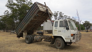 ISUZU 1988 13,500 GVM Tipper with bin & Stock Crate