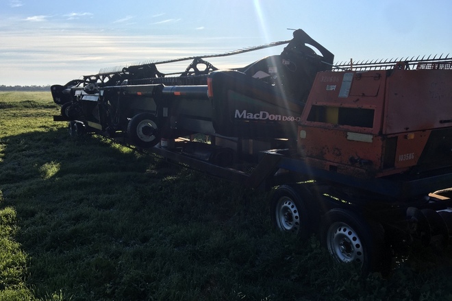 2010 MacDon D60 45ft Front with CA20 Adapter