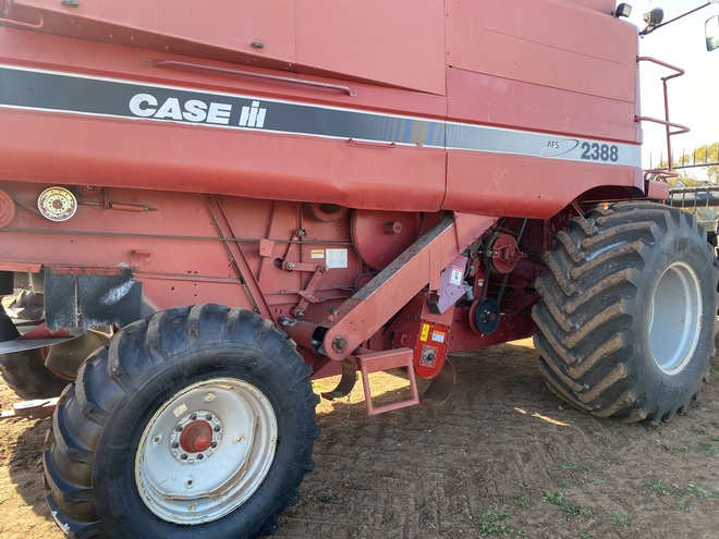 2000 Case 2388 Header with 2009 2142 30' Draper Front