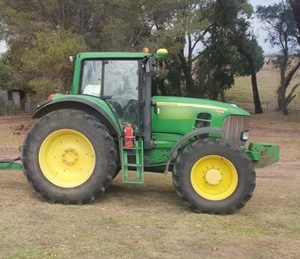 2009 John Deere 7530 Premium Tractor 