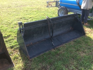 4 in 1 Bucket with Euro Hitch