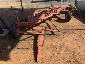 International 1-6 18 Disc Plough
