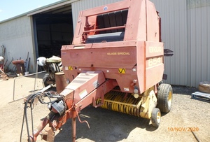 Under Auction NEW HOLLAND 654 ROUND BALER 2% + GST Buyers Premium on all lots