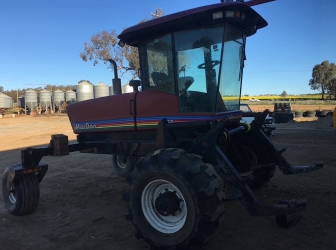 2004 Macdon 9352i Windrower with Macdon 972 30 ft front