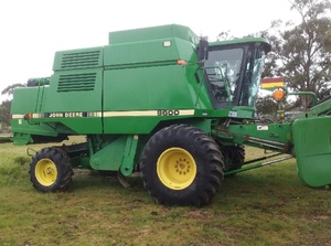 John Deere 9600 Header with 30ft 930 Front on Trailer