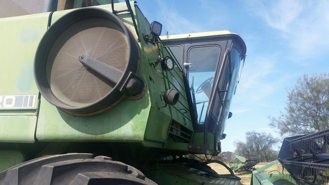 John Deere 8820 Header with Front & Trailer
