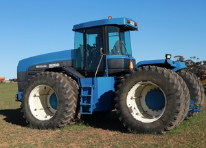 New Holland 9282 4WD Tractor with PTO