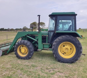 John Deere 2140 Tractor