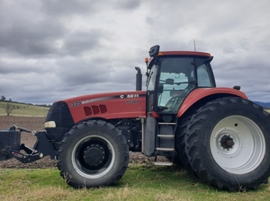 2011 Case IH Magnum 335 Tractor
