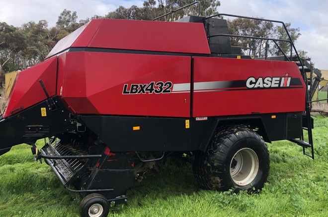 Case LBX432 Baler