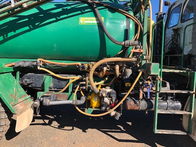 1990 ISUZU FTS 700 4x4 SPRAY TRUCK