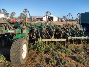 Janke 12 mt Linkage Bar with Lift Assist and Simplicity 9000 lt Cart