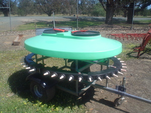 Poly Master 40 teat mobile calf feeder