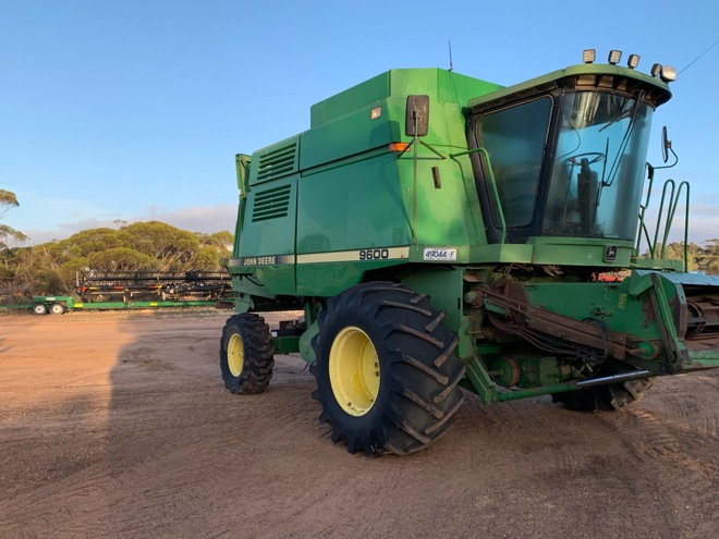 John Deere 9600. Combine
