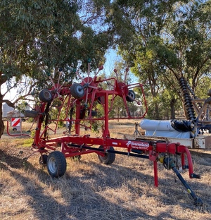 Kverneland Taarup 80110 C Trailing Tedder Rake