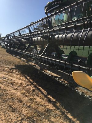 John Deere 630F Flex Front with Comb Trailer