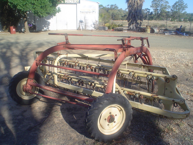 New Holland Super 56 Hat Rake