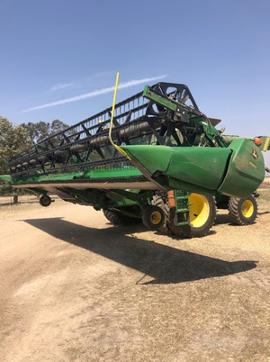 John Deere 640D Draper Front