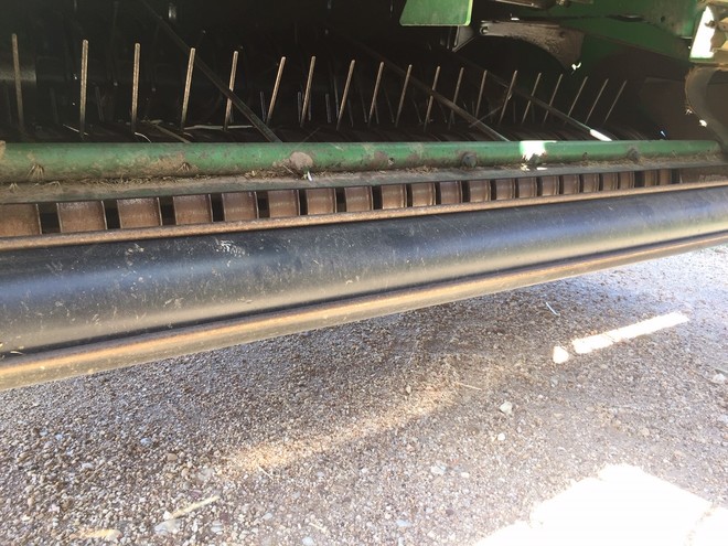 JOHN DEERE 468 ROUND BALER