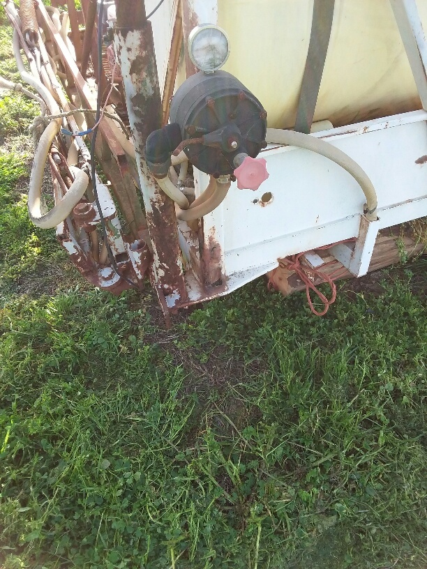 Under Auction - Ute Mounted Spray Rig on Frame - 2% + GST Buyers Premium On All Lots 