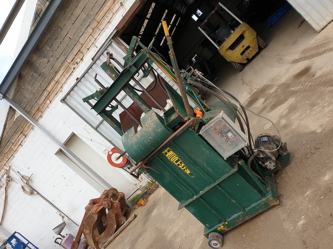 TPW Hydraulic Self Pinning Wool Press