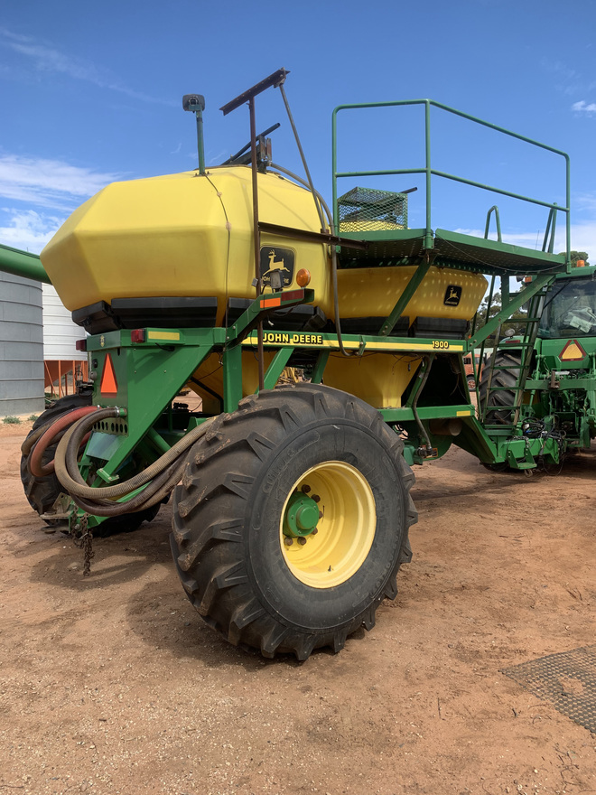 John Deere 1900 Aircart 