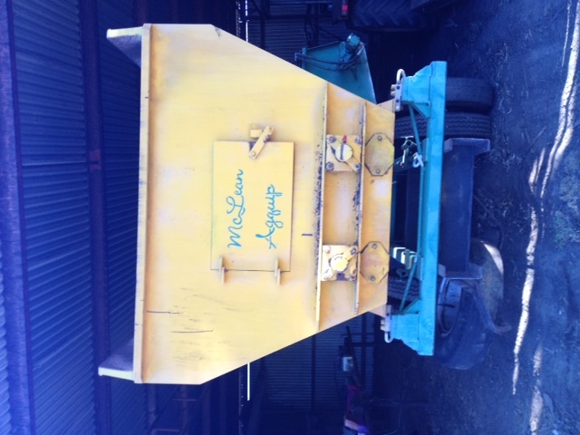 Acco 1800 A Truck with 6 tonne Mclean Feed Mixer