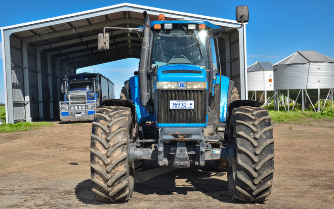 New Holland 8970 FWA Tractor  - - 2% Buyers Premium on All Lots