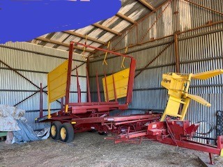 New Holland 1037 Bale wagon .