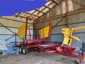 New Holland 1037 Bale wagon .