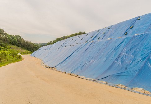 BUNKER TARPS  50M X 32M  Brand New / 250GSM