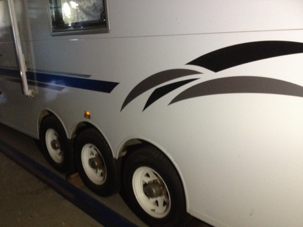 Moule Custom 5th wheel Trailer / Caravan