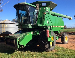John Deere CTS Header / Harvester with front & trailer