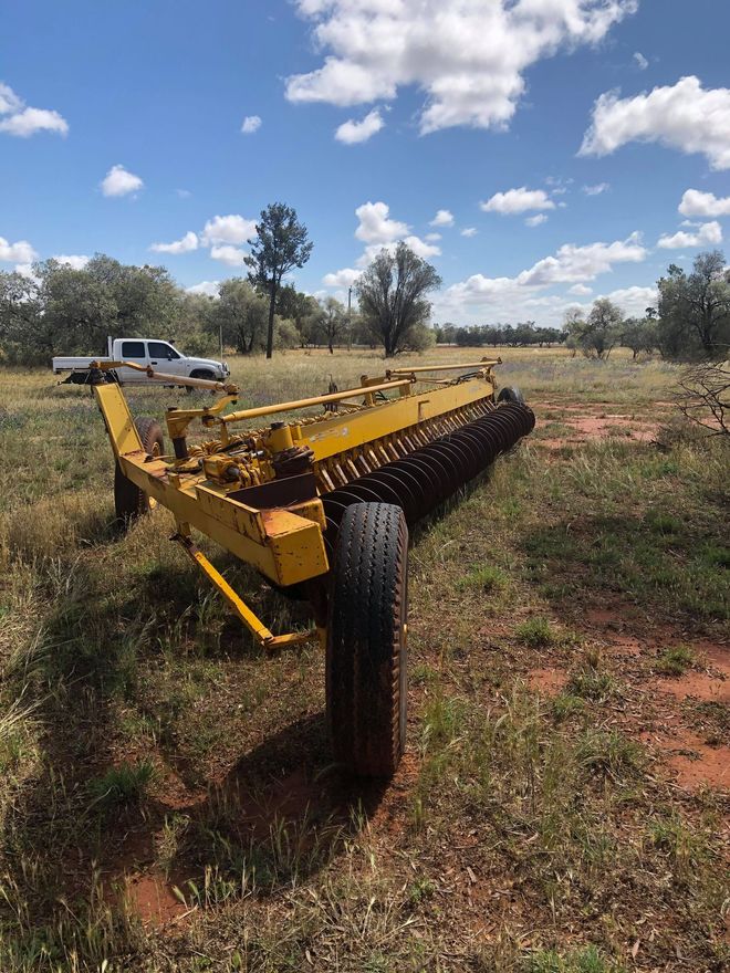 Chamberlain 30plate Plows X1