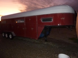 Under Auction - Bronco 3-5 Horse Gooseneck - 2% Buyers Premium on all Lots 