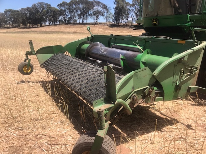 John Deere 914 Canola Front