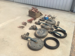 Press wheels knife points