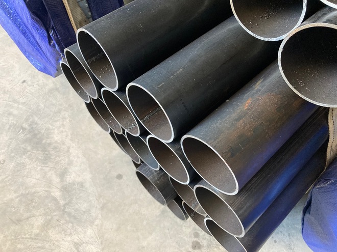 Pack of 19, 2.4mm Strainer Posts Black 4mm wall thickness