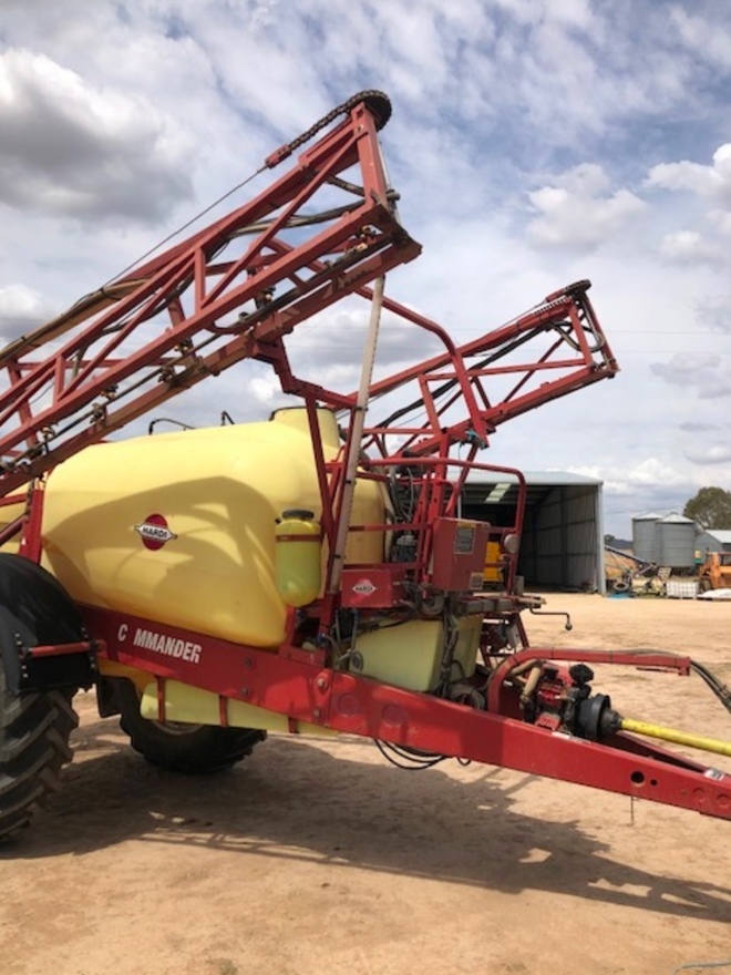 Hardi 4224 good condition, many extras, new pump