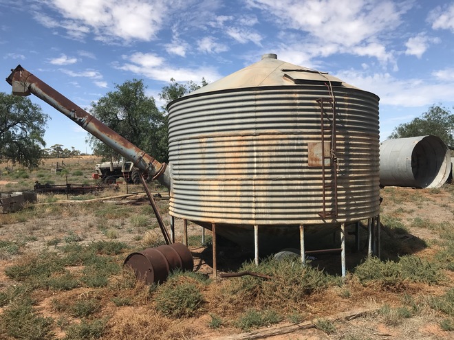 (A134) - Sherwell Field Bin (No 4) with Auger