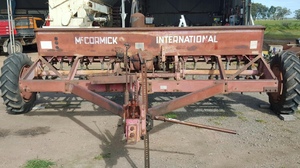 International 611 Combine