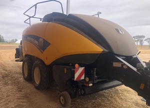 2018 New Holland BIGBALER 1290 Plus Baler