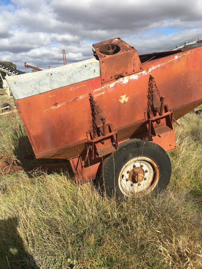 Massey Ferguson 501 Header side trailer