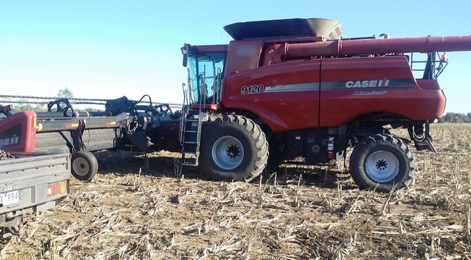 Under Auction (A125) - Case 9120 Header with 40ft Draper Front