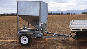 TUNBIN Mobile Hopper Feed/Grain Bin